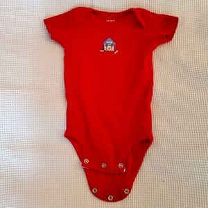 ⭐️ cute baby boys (or girls) Carter's red onesie size 0-3 months